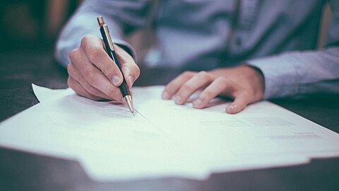 Verlässlich planen: Felix Schoeller informiert über Preisanpassungen für Dekorpapier-Produkte zum 1. April 2025